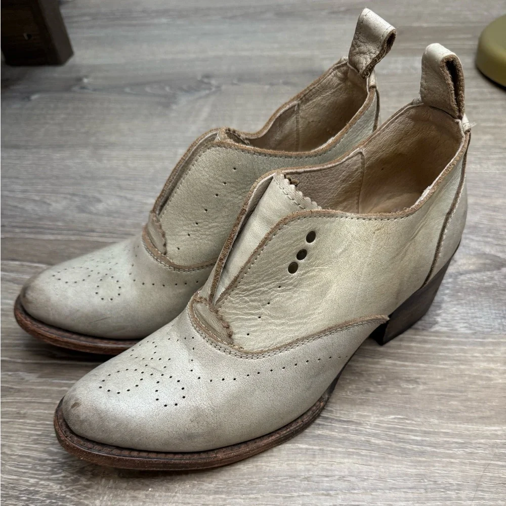 FREEBIRD Sadie Ankle Bootie Size 7